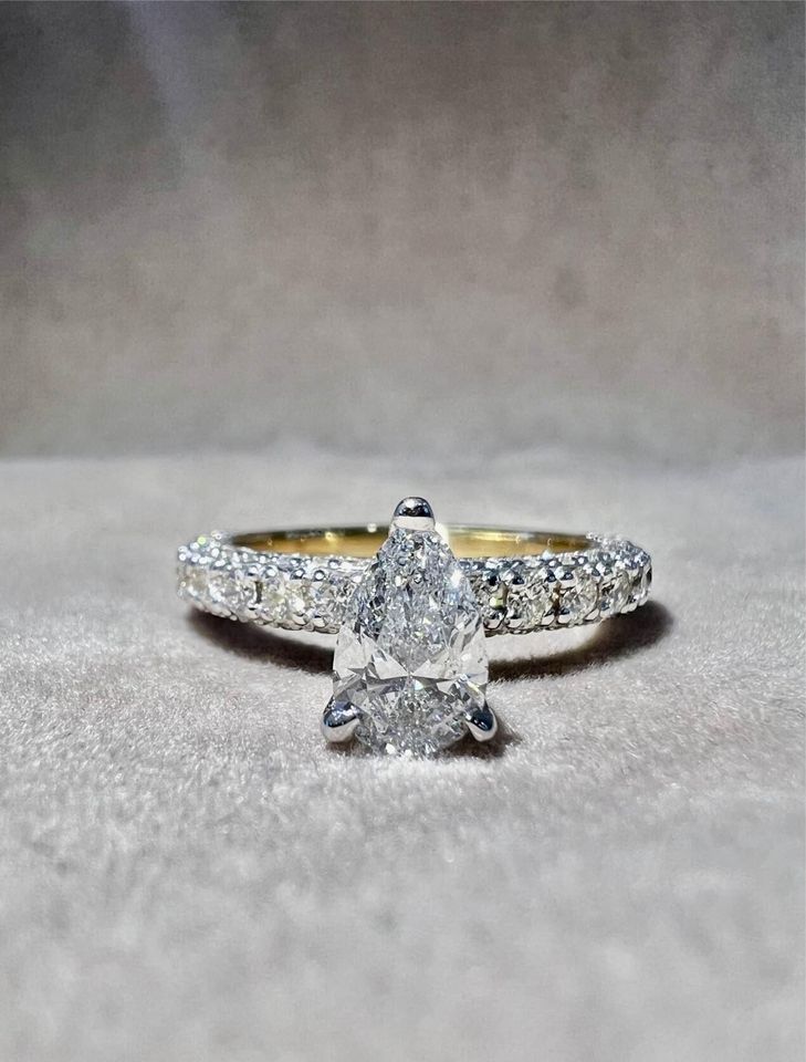 Pear 18ct White Gold Diamond Engagement Ring Pear Halo Engagement
