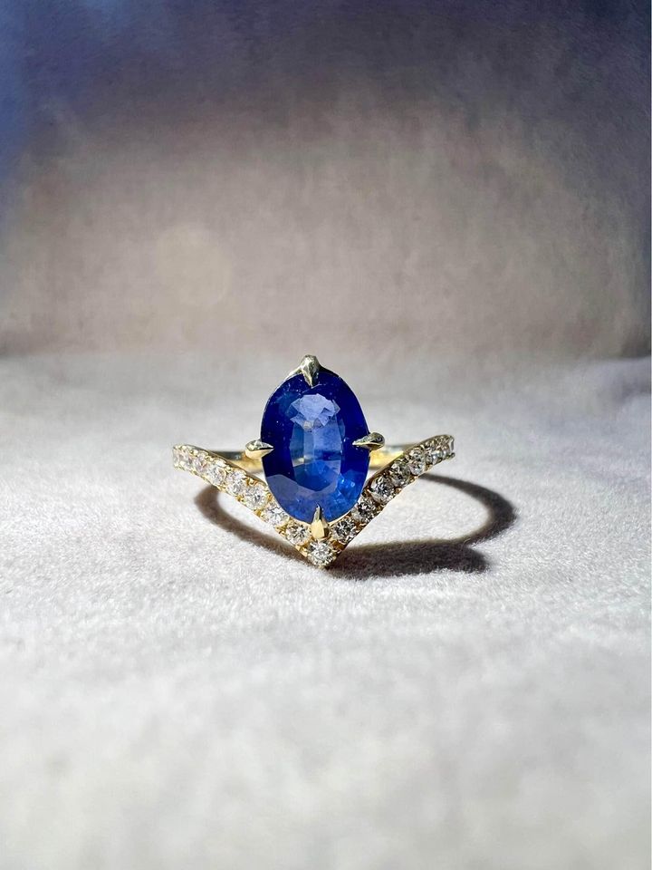 18ct Yellow Gold Natural Blue Sapphire Diamonds Ladies Ring DR7 Atlas Jewellers 18ct Yellow Gold Natural Blue Sapphire Diamonds Ladies Ring DR7 Atlas Jewellers