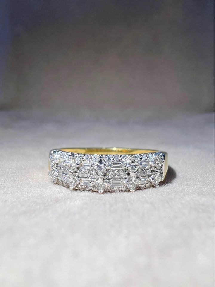 18ct Yellow Gold Natural Diamonds Ladies Dress Ring TDW DR5