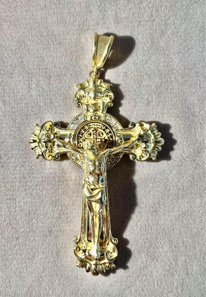18ct Yellow Gold Diamond Cross Pendant TDW – Atlas Jewellers