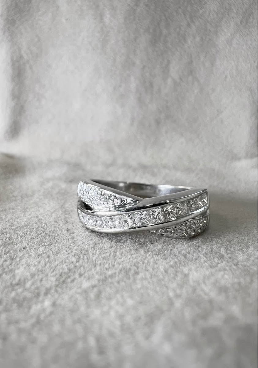 18K White Gold Natural Diamond Ring Round Brilliant Princess Cut