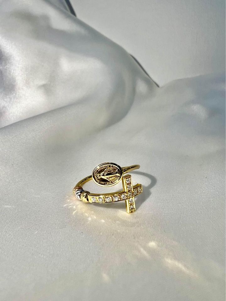 18k Gold Diamond Rosary Ring by SOBBI – Atlas Jewellers