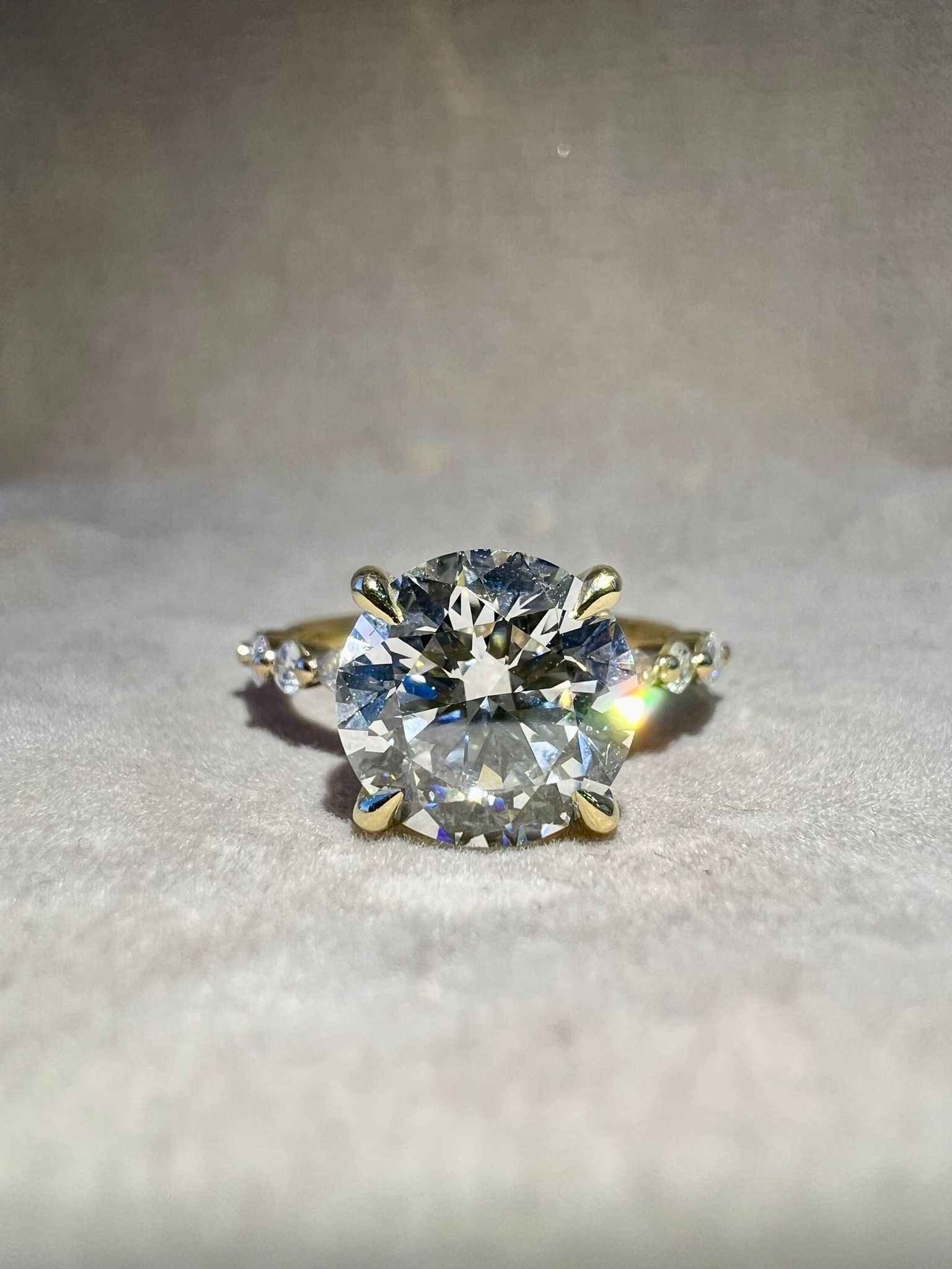 18k Yellow Gold 3.31ct F VVS1 Round Lab Grown Diamond Engagement Ring Atlas Jewellers