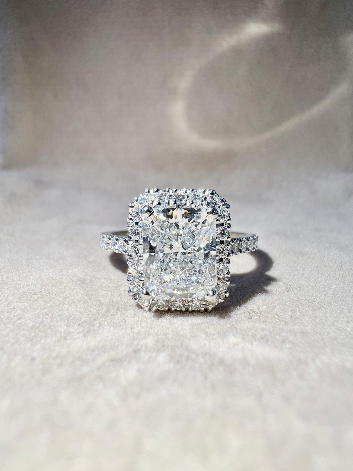 lab grown diamond engagement rings